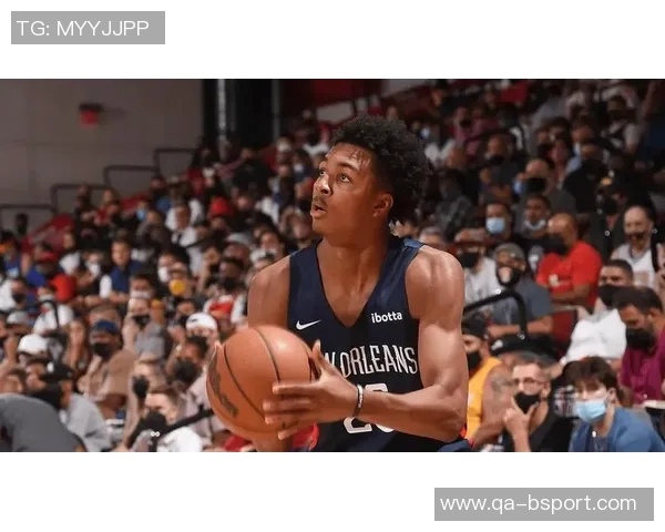 特雷墨菲半场表现抢眼11投6中斩获15分1篮板3抢断展现实力